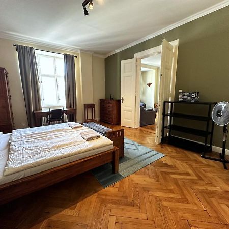Gorkeho Apartment In City Centre Pozsony Kültér fotó