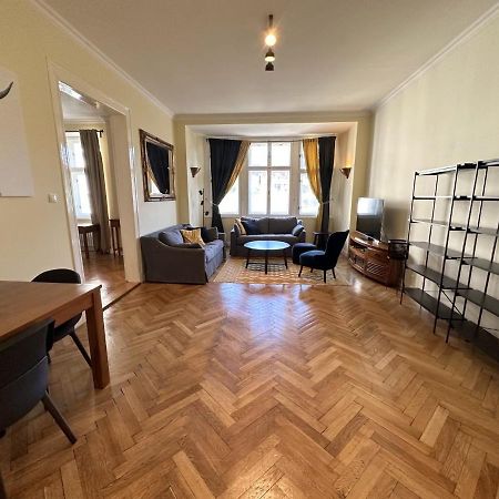 Gorkeho Apartment In City Centre Pozsony Kültér fotó