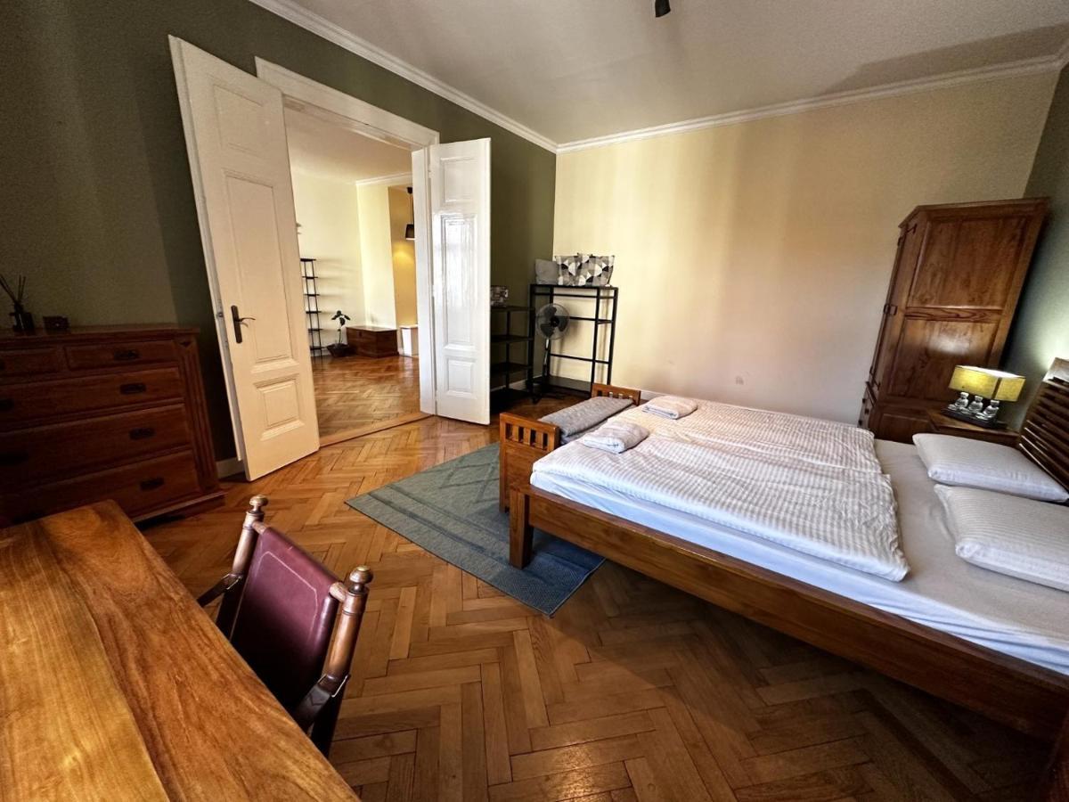 Gorkeho Apartment In City Centre Pozsony Kültér fotó