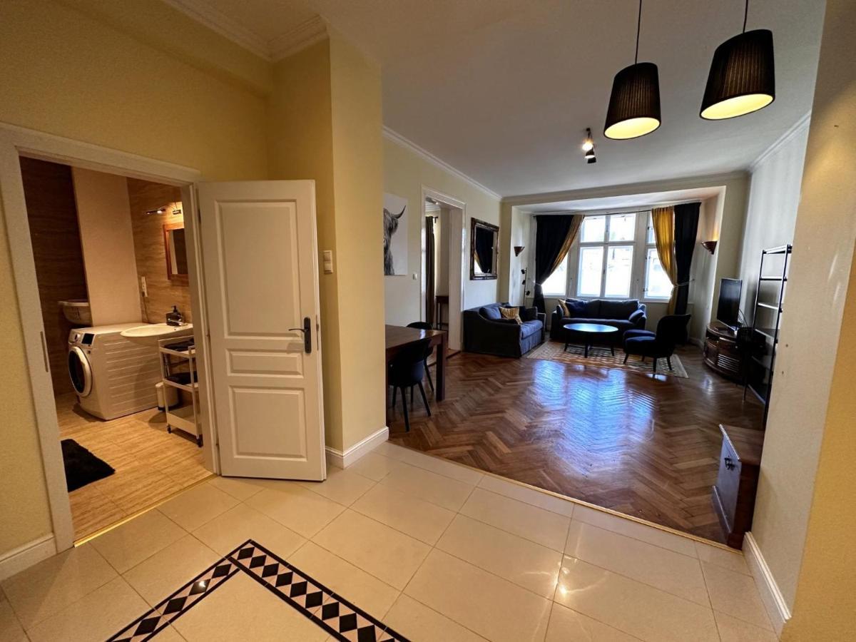 Gorkeho Apartment In City Centre Pozsony Kültér fotó
