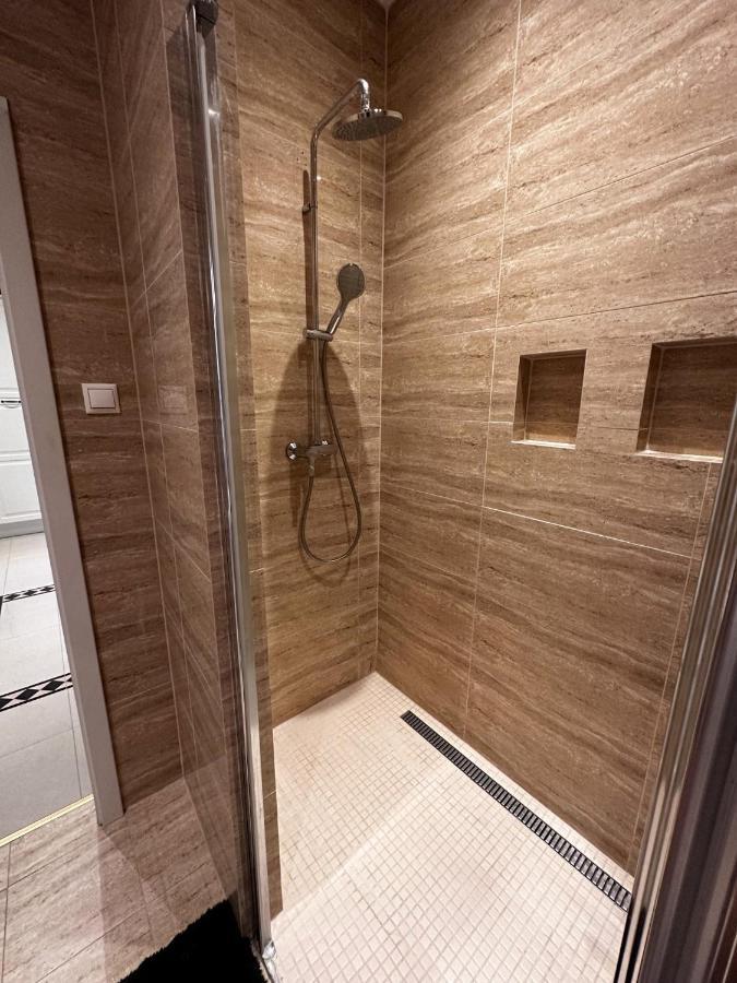 Gorkeho Apartment In City Centre Pozsony Kültér fotó