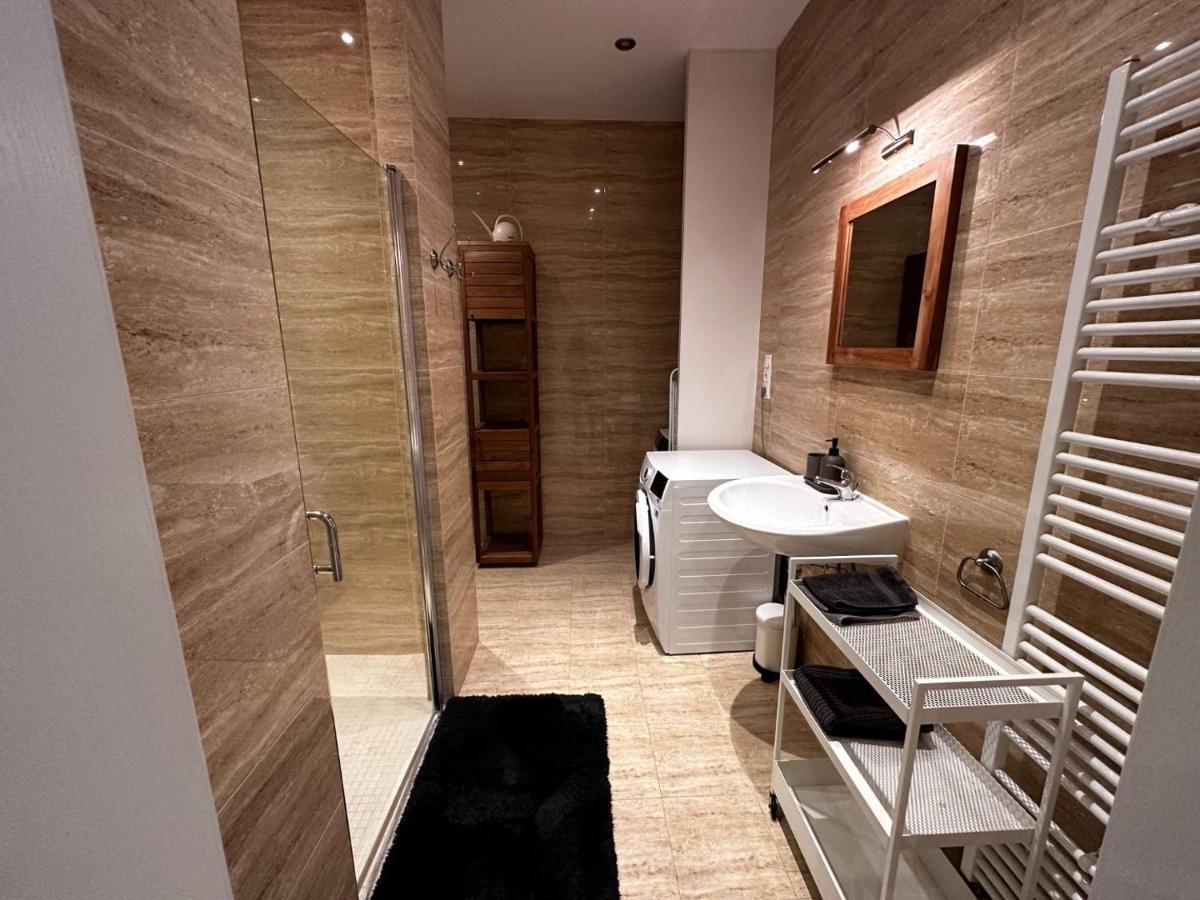 Gorkeho Apartment In City Centre Pozsony Kültér fotó