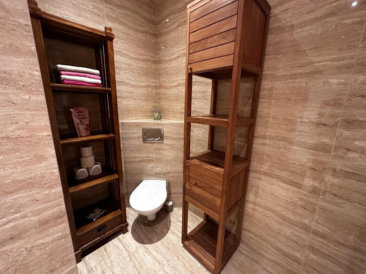Gorkeho Apartment In City Centre Pozsony Kültér fotó