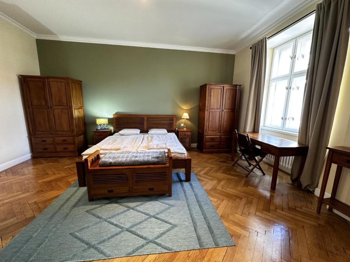 Gorkeho Apartment In City Centre Pozsony Kültér fotó